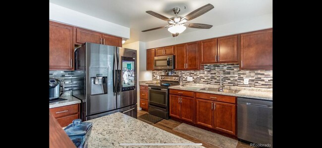 Foto del edificio - 5628 S Lowell Blvd