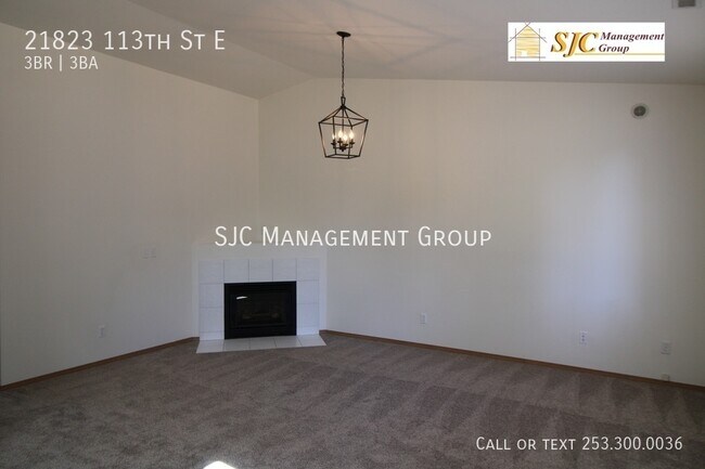 Foto del edificio - Four bed, 2.5 bath rambler for rent in Bon...