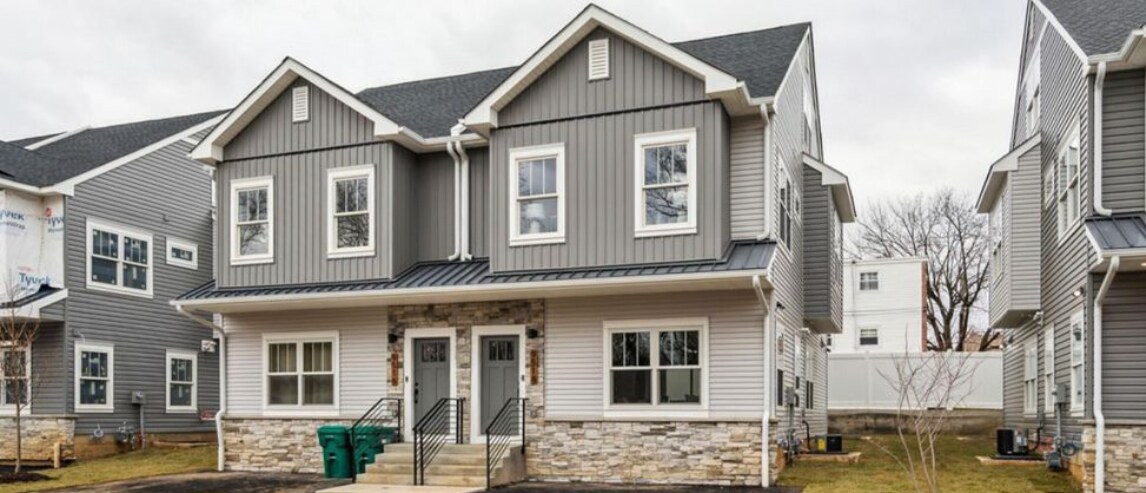 Foto principal - 9522 Golfview Ln