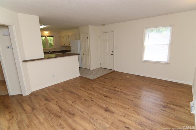 Foto del edificio - 6114 Deerwood Pl