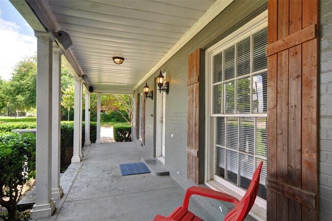 Building Photo - 3801 Bellaire Dr S