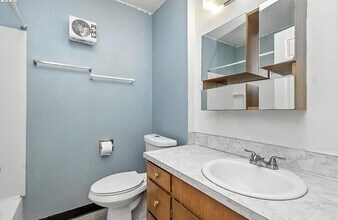 Building Photo - 5405 SE Lafayette St