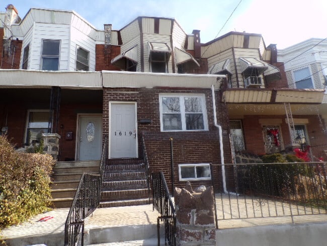 Building Photo - 1619 N 60th St