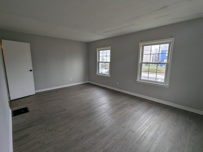 Building Photo - 2880 Ruhl Ave