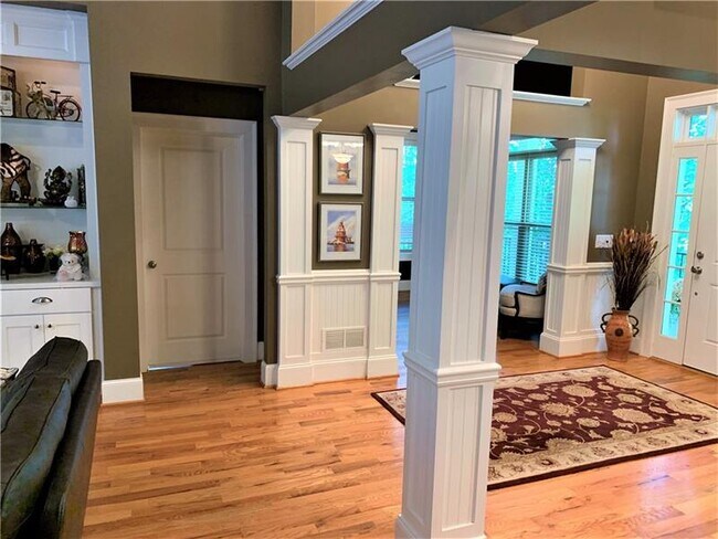 Foto del edificio - 160 Creekside Way