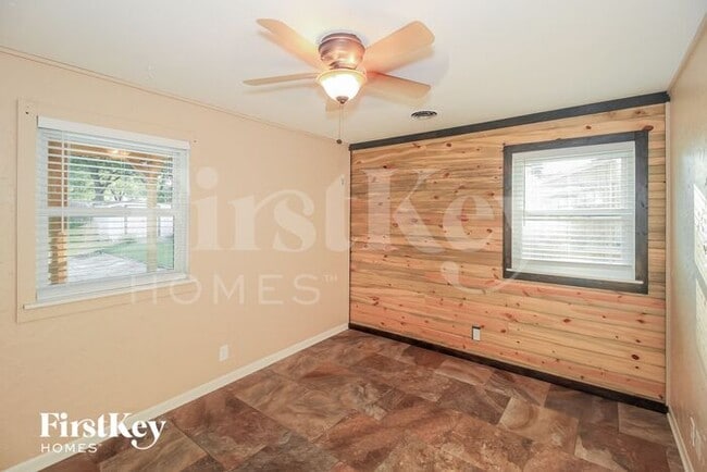 Foto del edificio - 212 W Huitt Ln