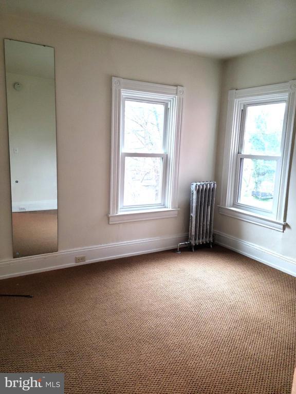 Foto del edificio - 243 W James St
