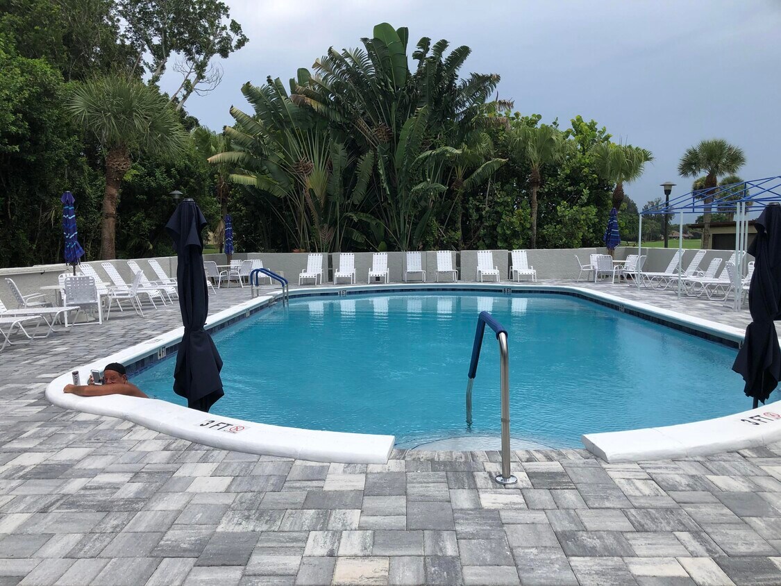 3635 Whitehall Dr Unit 304, West Palm Beach, FL 33401 Condo for Rent