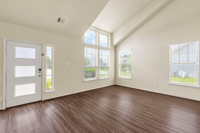 Building Photo - 216 N Lynx Trail