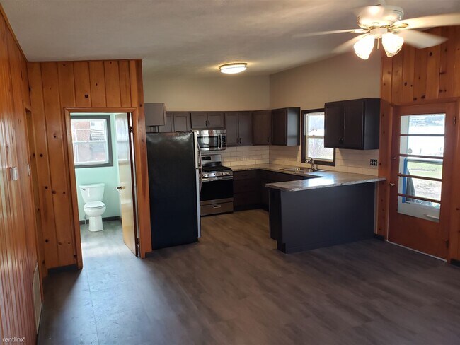 Building Photo - 2 br, 1 bath House - 16887 Shawano Dr