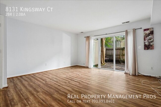 Foto del edificio - 8131 Kingsway Ct