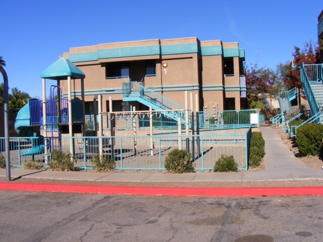 Building Photo - 2485 N Alvernon Way