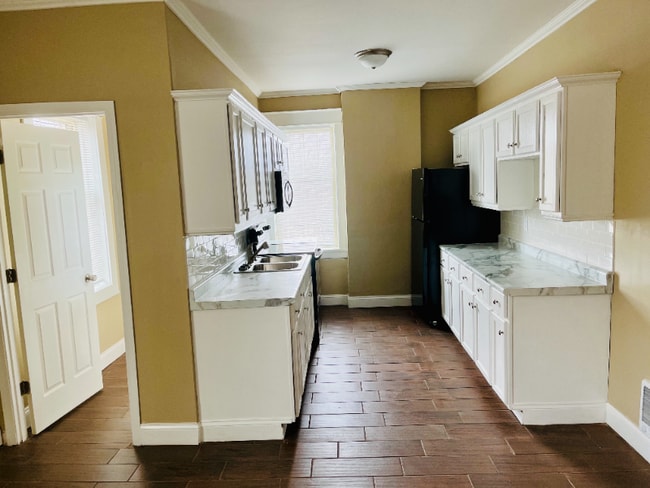 Building Photo - 107 S Knowles Ave