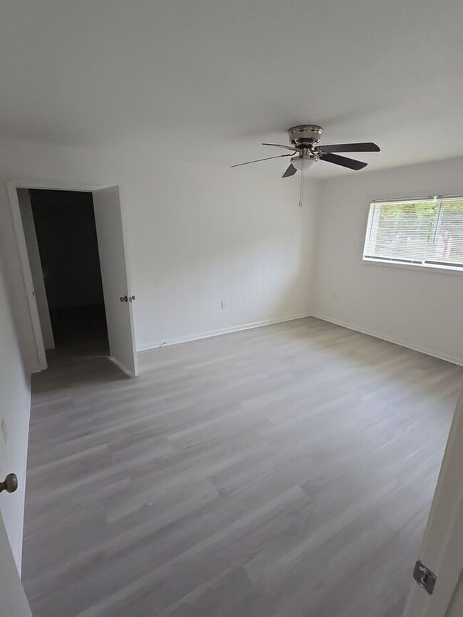 Building Photo - 5008 Clear Creek Dr