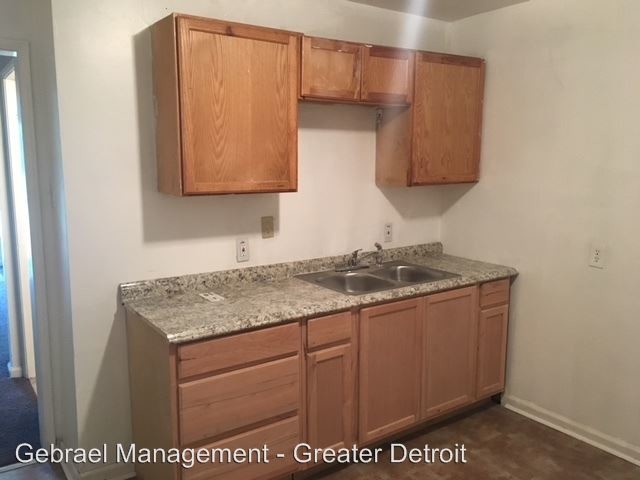 Foto del edificio - 19140-19144 Moross Rd