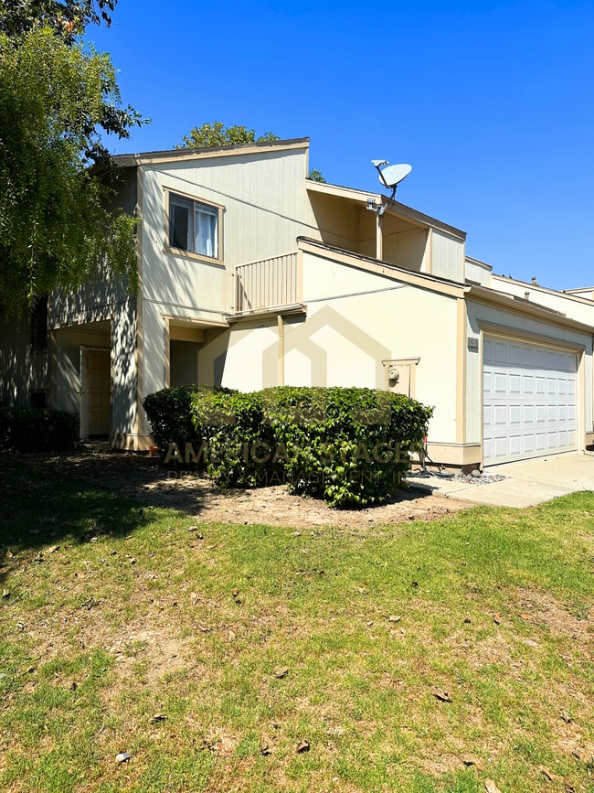 Building Photo - 1209 Riverside Dr