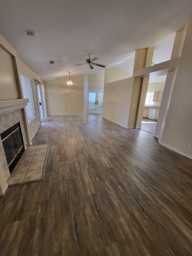 Building Photo - Newly Available! - 1784 Blue Spruce Ct, Mi...