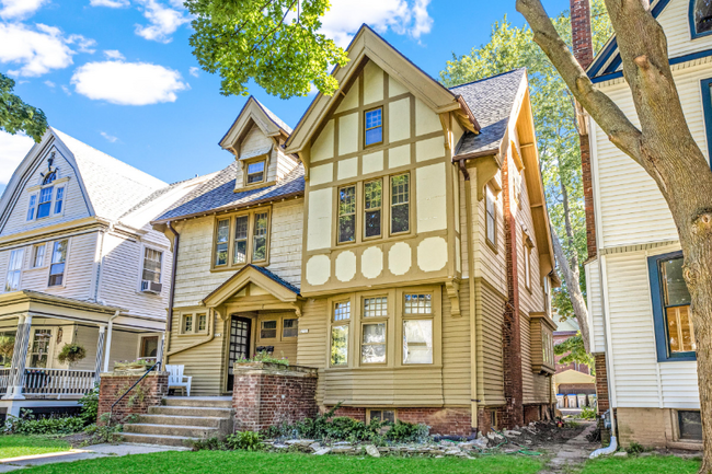 Building Photo - 2724 N Stowell Ave