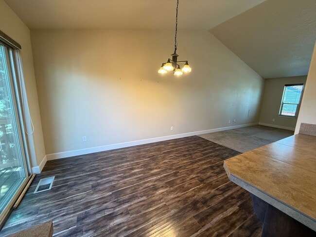Foto del edificio - Spacious 4 Bed/3 Bath Single Family Home i...
