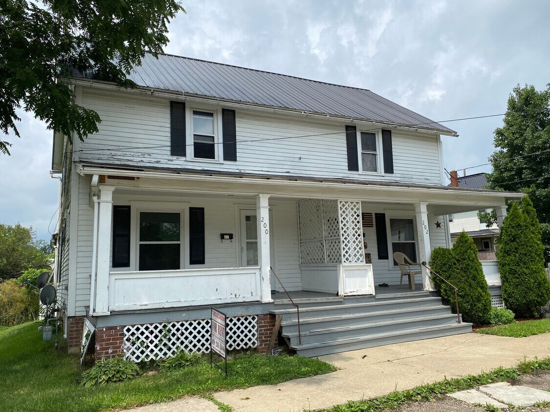 200202202 Holbrook St Unit 200, Ashland, OH 44805 Room for Rent in