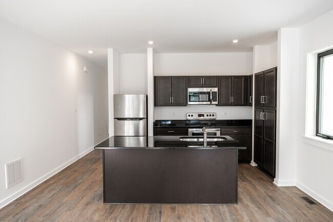 Building Photo - 1260 Parkwood Ave