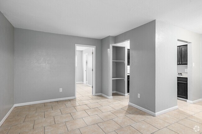 1 habitación, 1 baño - 650 pies cuadrados - Sala de estar - Lawton Courtyard Apartments