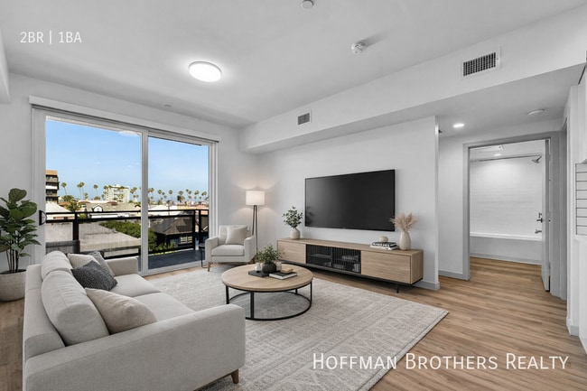 Building Photo - 1240 Magnolia Ave