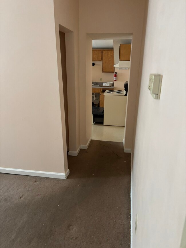 Building Photo - 1402 Grand Ave