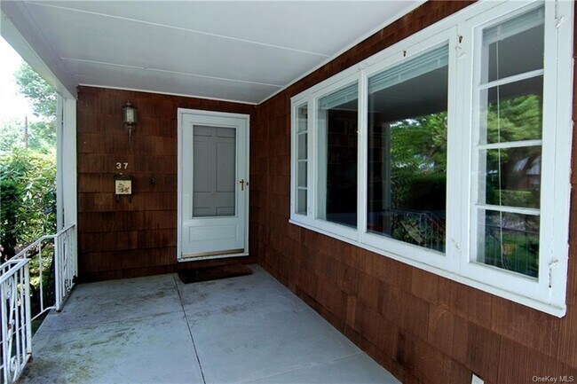Building Photo - 37 Pryer Ln
