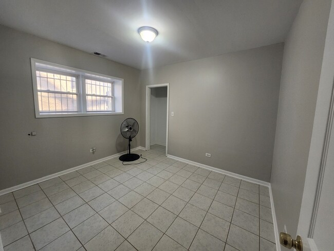 Building Photo - 4807 S Wabash Ave