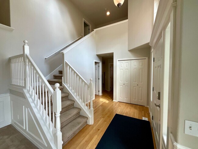 Foto del edificio - Spacious & Stylish 4-Bedroom(+Den/Office) ...