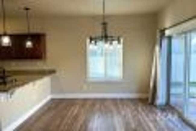 Building Photo - Newer Home in Elko
