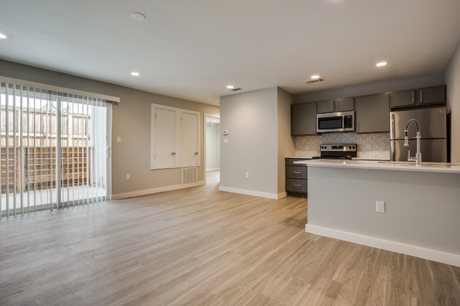 Foto del edificio - 3328 Cedarplaza Ln