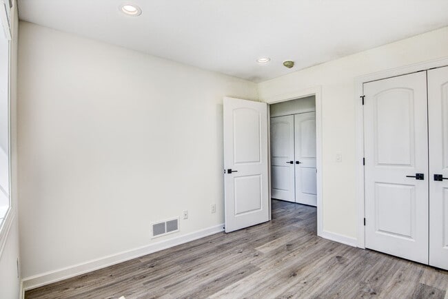 Building Photo - 2494 Cedarwood Ln