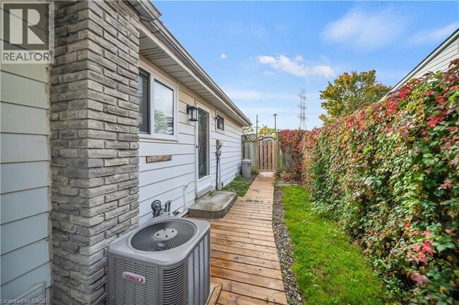 Photo du bâtiment - 88 Glen Lake Crescent