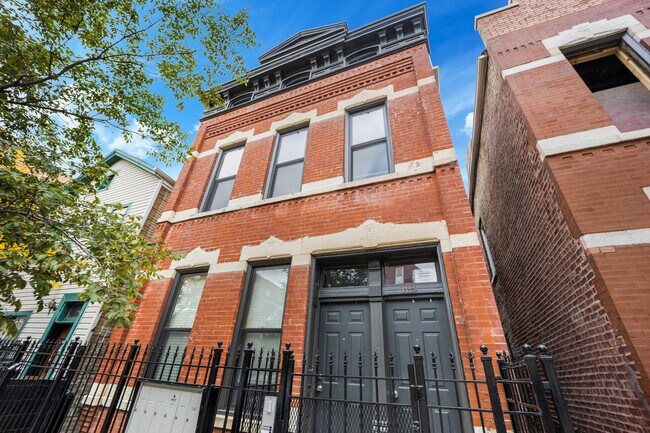 Building Photo - 1323 W 18th Pl