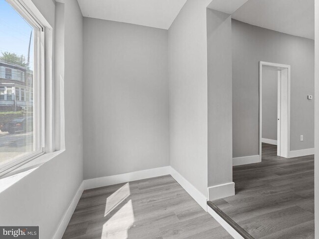 Foto del edificio - 9 N Front St