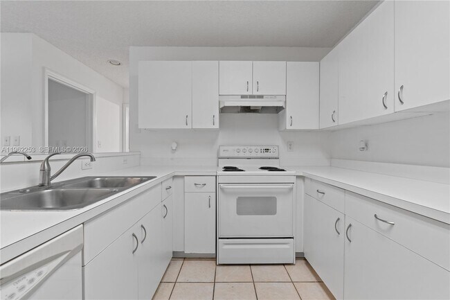 Foto del edificio - 10111 W Atlantic Blvd