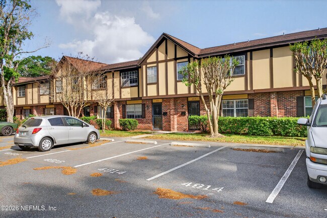 Foto del edificio - 4814 Windrush Ln