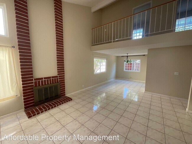 Foto del edificio - 4 br, 2.5 bath House - 4340 Jessica Circle
