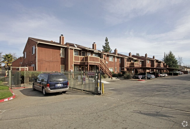 Building Photo - Royal Garden Apartments