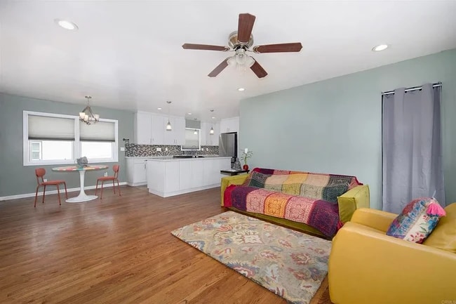 Foto del edificio - 4272 Harbinson Ave