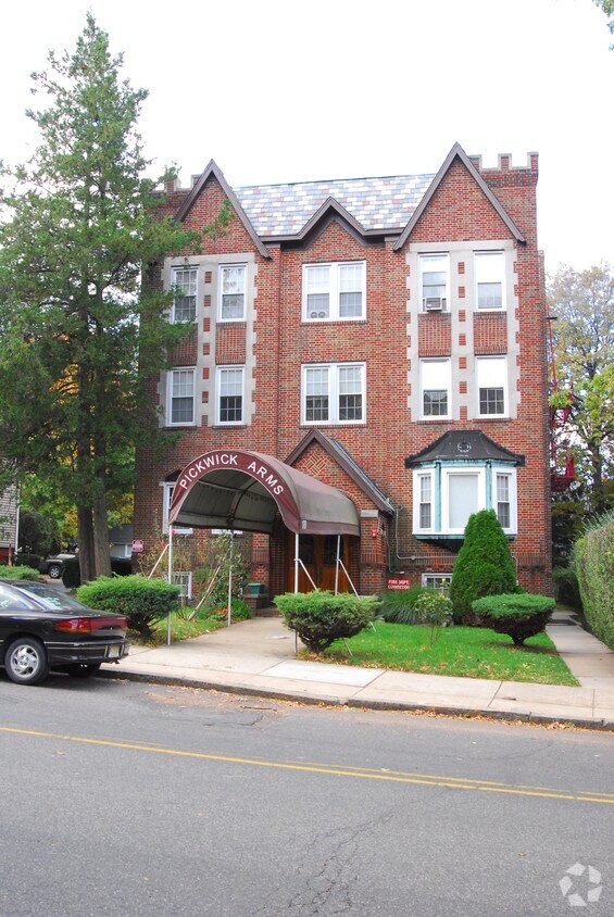 Foto del edificio - 170 Irvington Ave