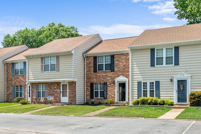 Building Photo - 908 Spinnaker Ct
