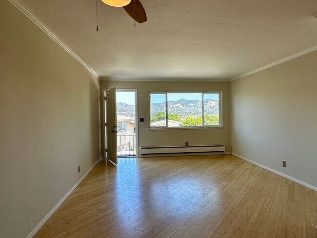 Foto del edificio - Updated 2BR/1.5BA Townhome Near Downtown S...