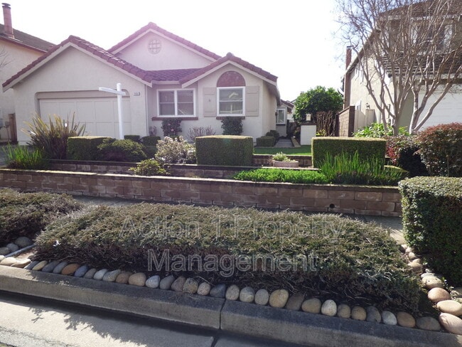 Building Photo - 35631 Barnard Dr