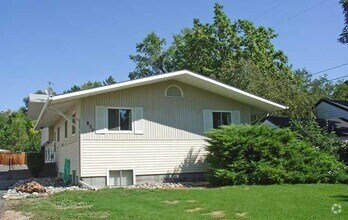 Building Photo - 827 Poly Dr