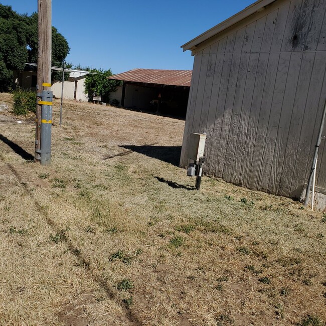 Building Photo - Escalon, Country Home 2 bedroom / 1 bathro...