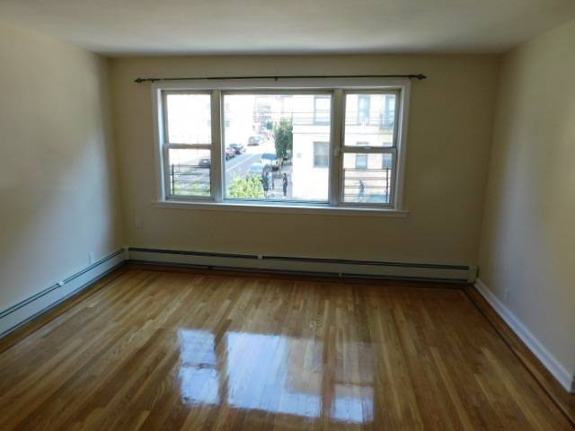 Building Photo - 3567 Olinville Ave