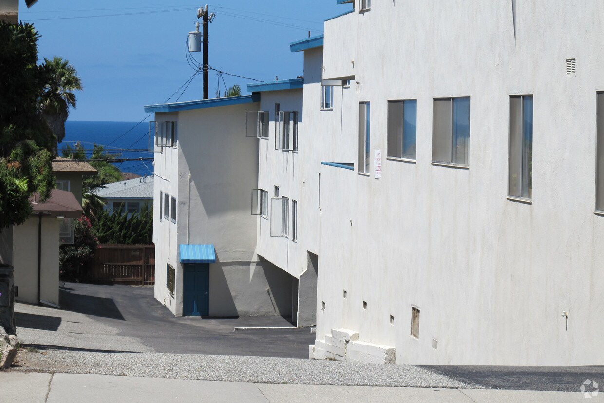Oceanside Apartments Redondo Beach, CA